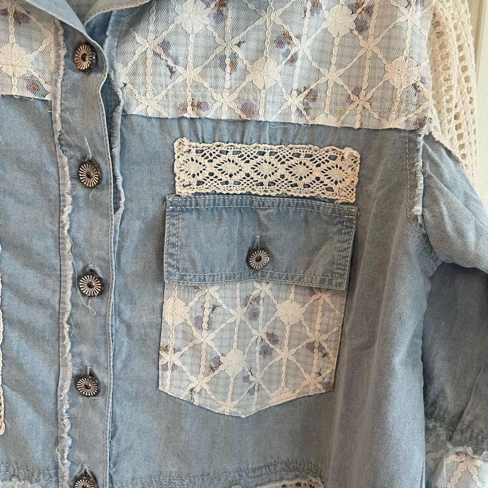 🌸POL Lace Patchwork Denim Jacket🌸 - Picture 9 of 16